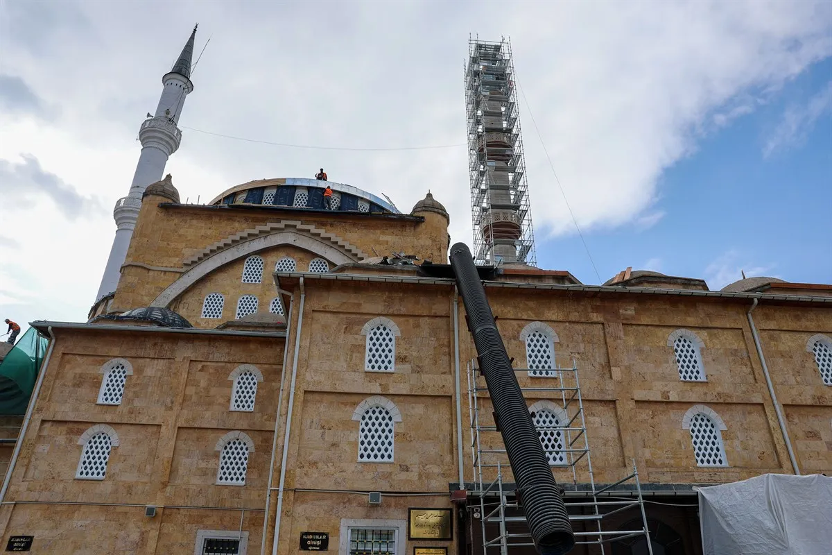 Paşa Camii'nde restorasyon çalışmaları sürüyor