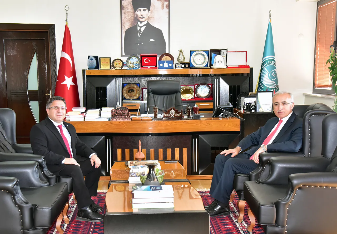 Hoca Ahmet Yesevi Uluslararası Türk-Kazak Üniversitesi mütevelli heyet Başkanı Hüseyin Karaman’dan Rektör Oğurlu’ya ziyaret
