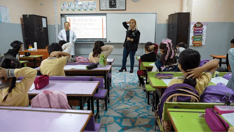 Öğrenci ve öğretmenlere afet farkındalığı eğitimi verildi