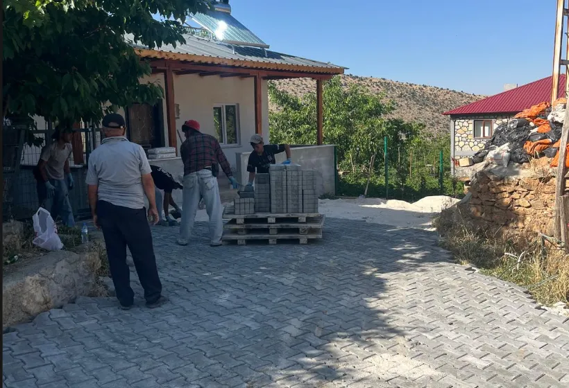 Afşin’de yollar yenileniyor, mahallelerin çehresi değişiyor