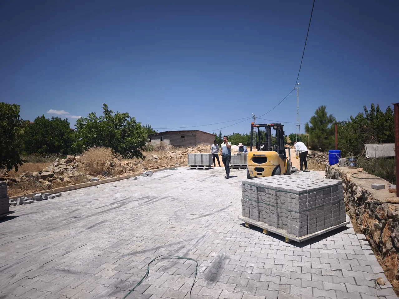 Afşin’de yollar yenileniyor, mahallelerin çehresi değişiyor