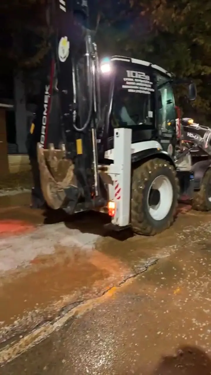 Kırklareli Belediye Başkanı Derya Bulut Gece Saatlerinde altyapı çalışmalarını inceledi