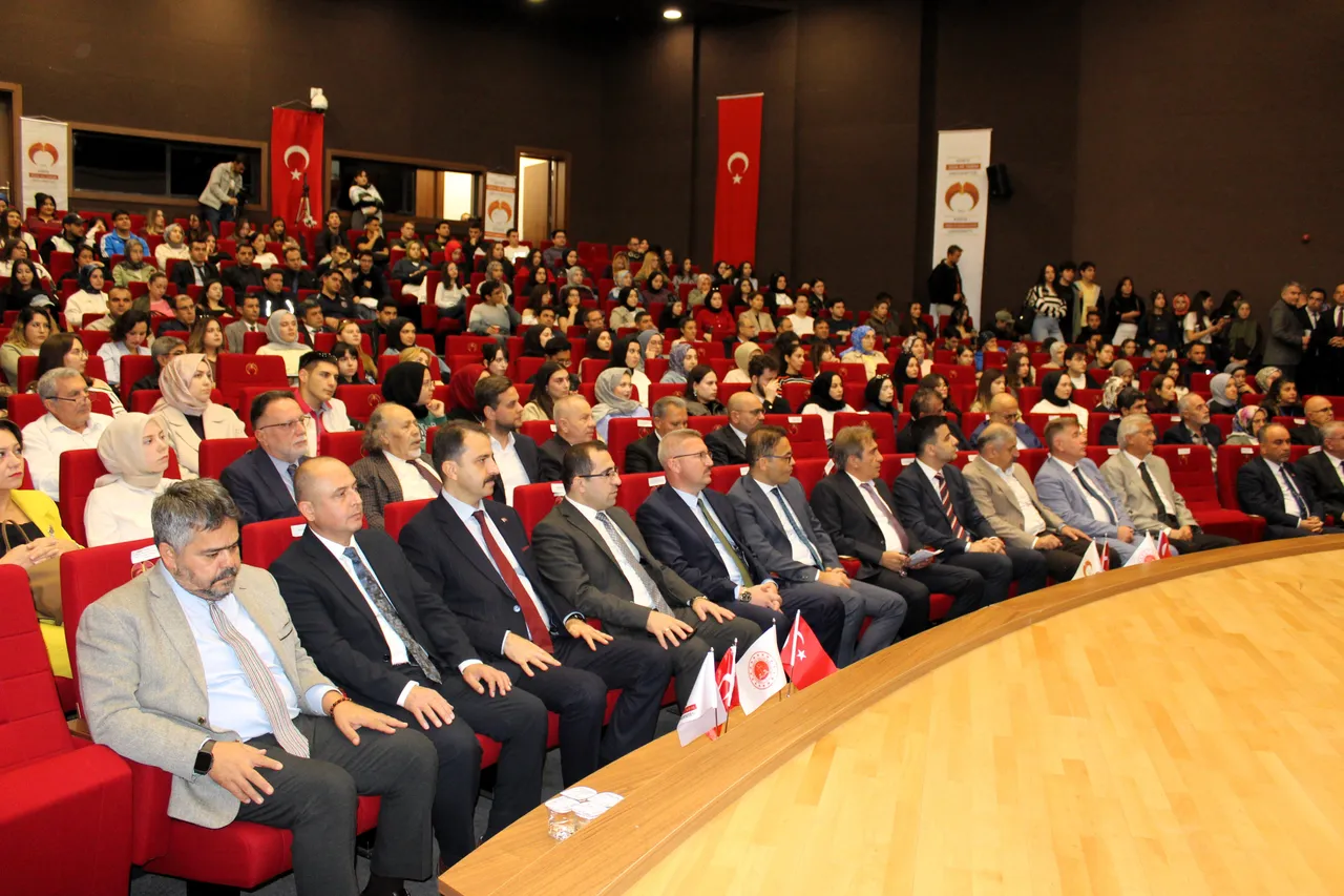 Konya Gıda ve Tarım Üniversitesinde "İyileşme Aile ile Başlar: Denetimli Serbestlikte Ailenin Dönüştürücü Gücü" paneli gerçekleştirildi