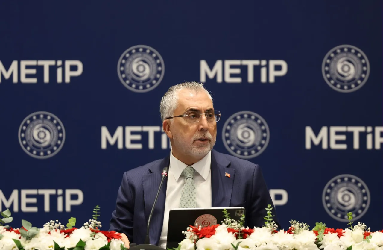 Bakan Işıkhan, Mevsimlik Tarım İşçiliği İzleme ve Değerlendirme Kurulu Toplantısı’na katıldı