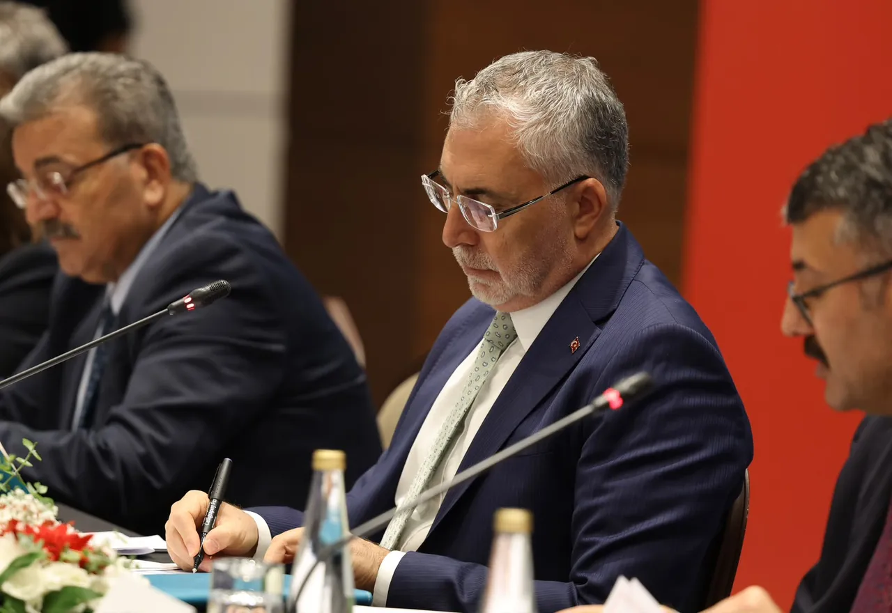 Bakan Işıkhan, Mevsimlik Tarım İşçiliği İzleme ve Değerlendirme Kurulu Toplantısı’na katıldı