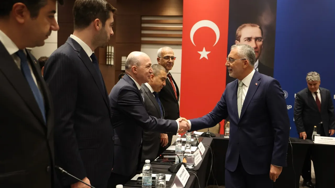 Bakan Işıkhan, Mevsimlik Tarım İşçiliği İzleme ve Değerlendirme Kurulu Toplantısı’na katıldı