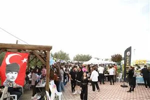 Aksaray Üniversitesinde 6. İğde Şenliği renkli görüntülere sahne oldu