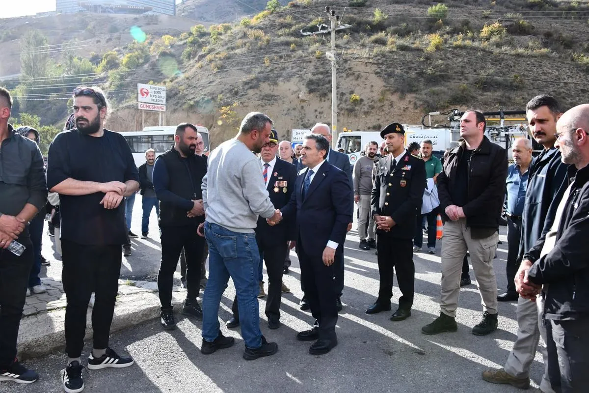 Gümüşhane Valisi Cevdet Atay Muharip gazi İlyas Kullukçu’nun cenaze törenine katıldı