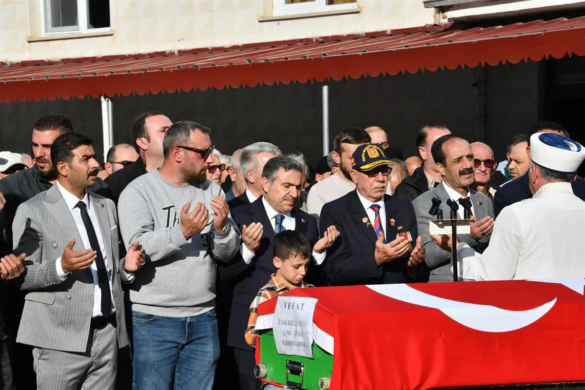 Gümüşhane Valisi Cevdet Atay Muharip gazi İlyas Kullukçu’nun cenaze törenine katıldı