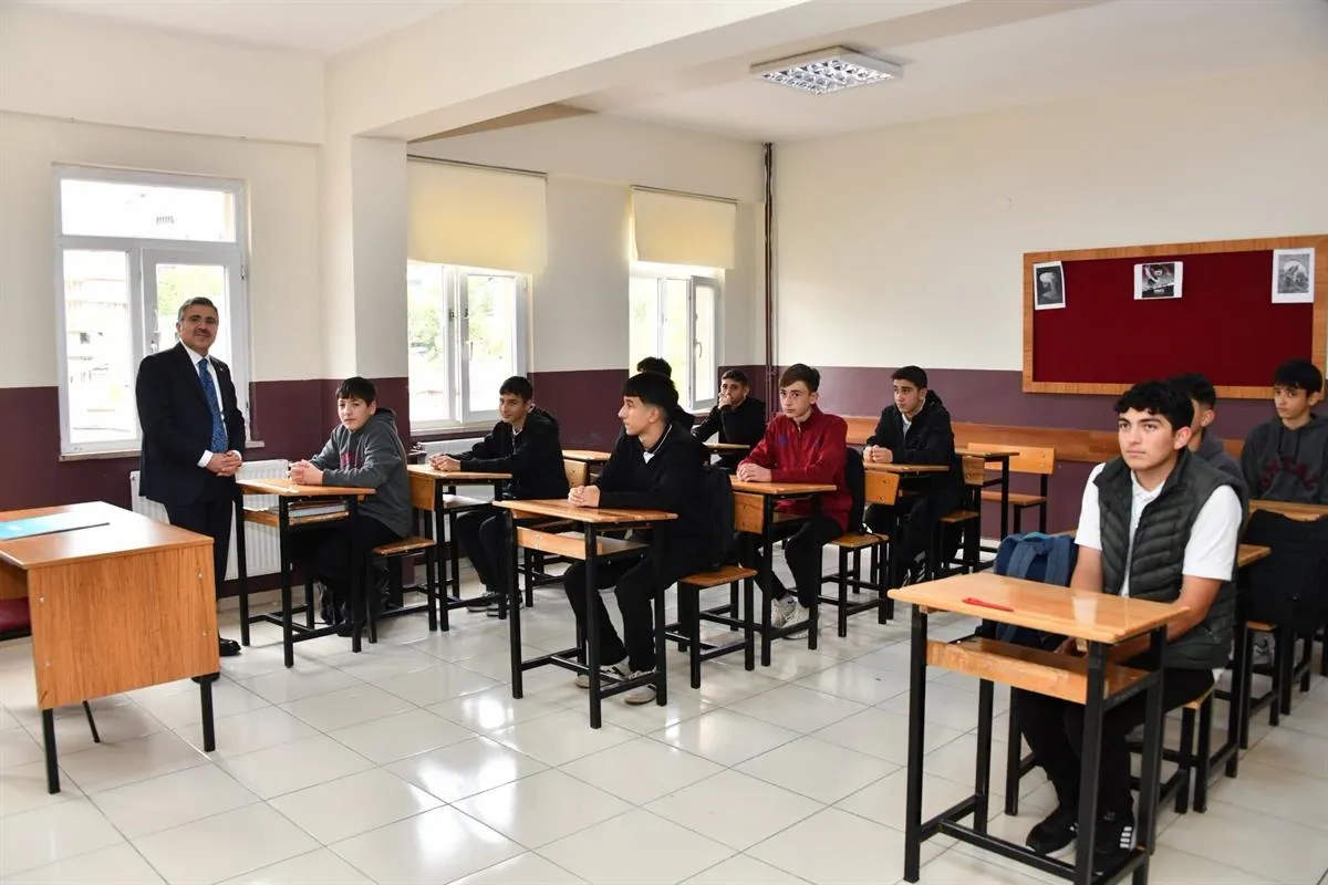 Gümüşhane Valisi Cevdet Atay’dan mesleki ve teknik liselere ziyaret