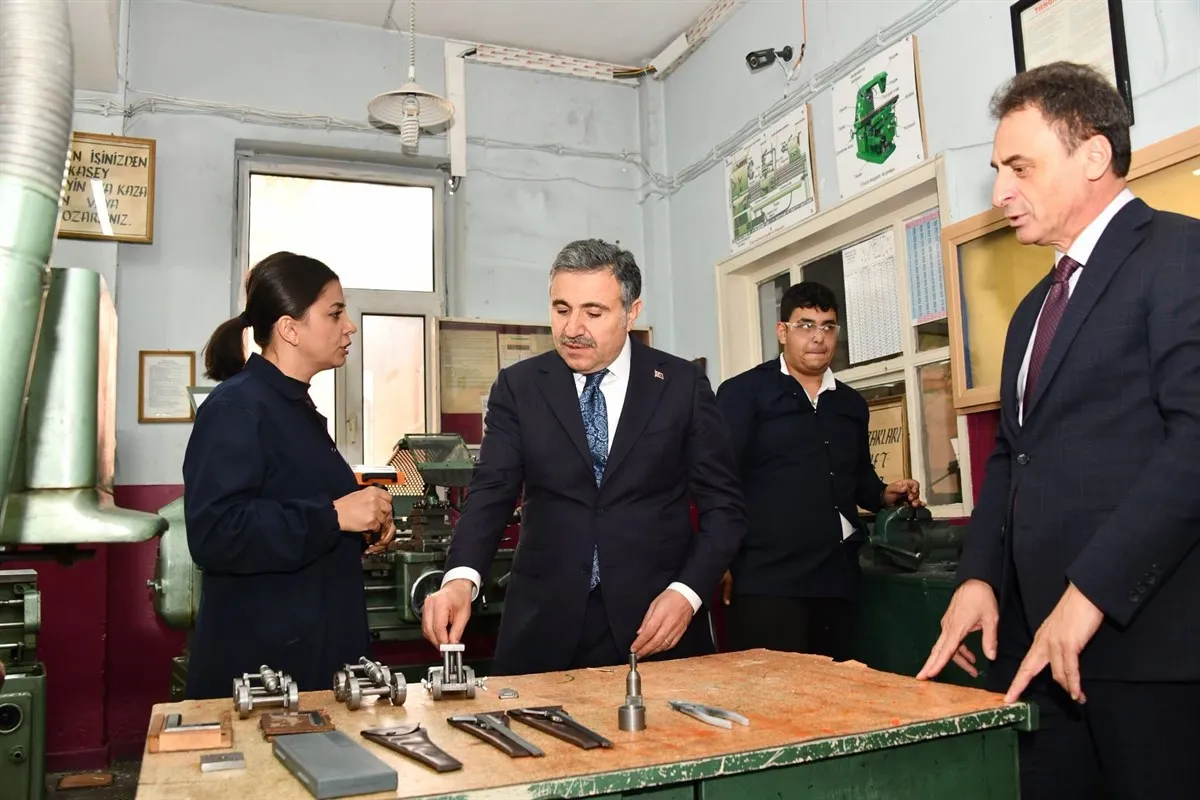 Gümüşhane Valisi Cevdet Atay’dan mesleki ve teknik liselere ziyaret