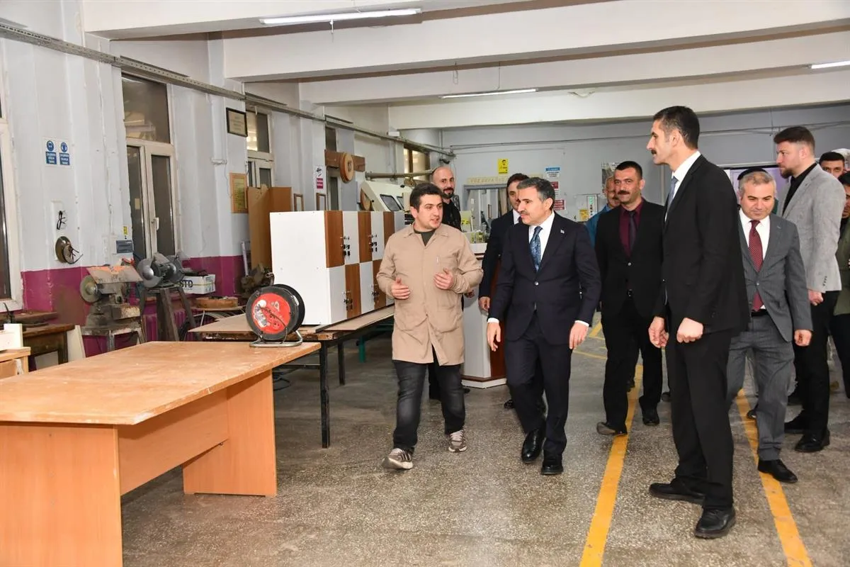 Gümüşhane Valisi Cevdet Atay’dan mesleki ve teknik liselere ziyaret