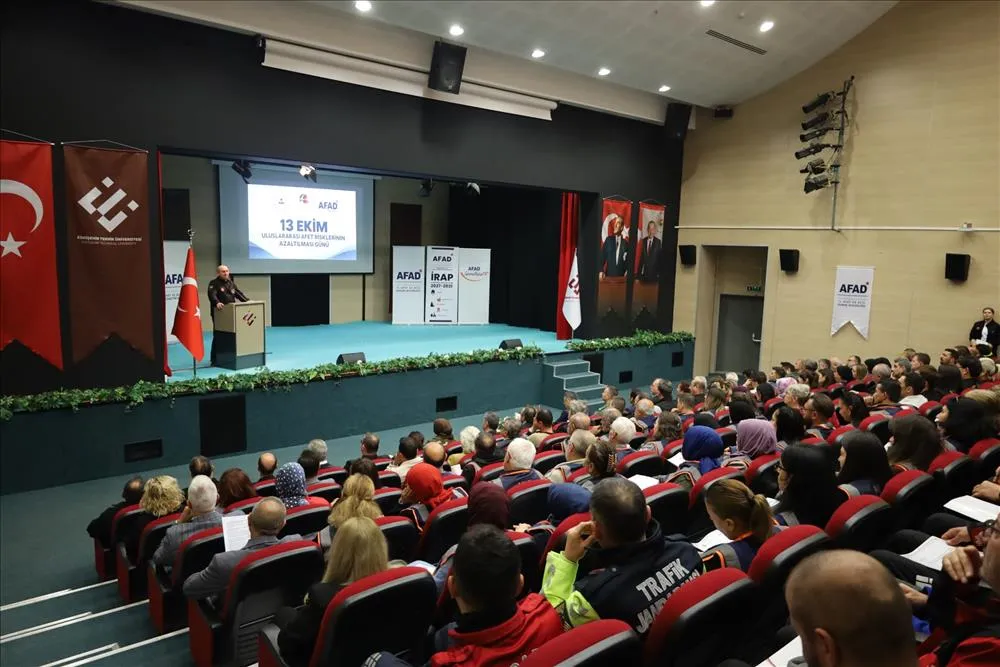 13 Ekim Uluslararası Afet Risklerinin Azaltılması Günü Kapsamında Belge Takdim Töreni Eskişehir Teknik Üniversitesi’nde gerçekleştirildi