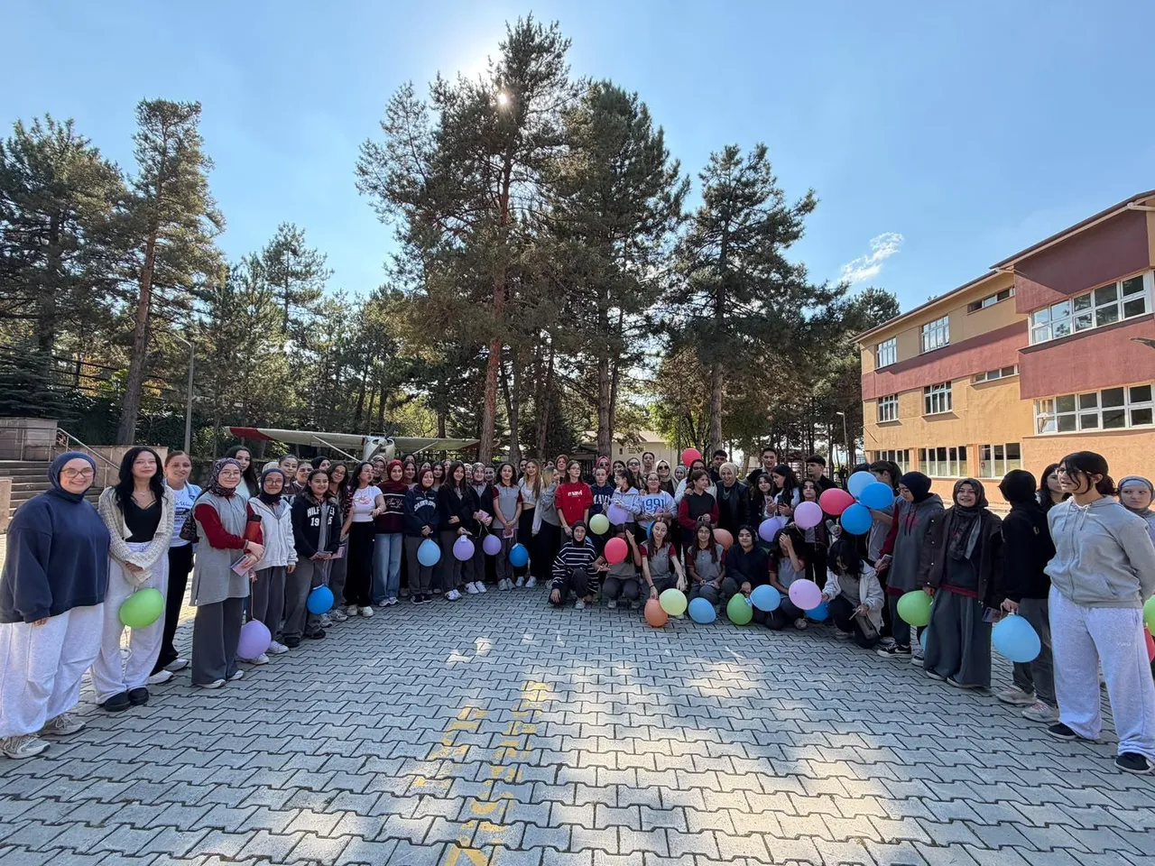 Hitit Üniversitesinden Dünya Kız Çocukları Günü'nde Bilim Kafe etkinliği