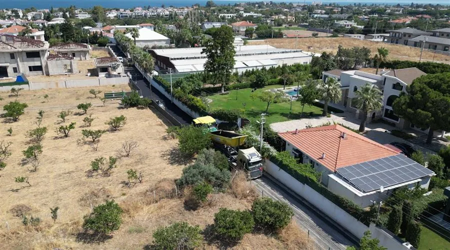 Narlıdere’de yenilenmeyi bekleyen yollar konfora kavuşuyor