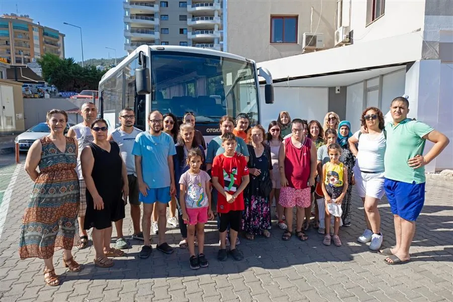 Narlıdere Belediyesi, özel gereksinimli bireyleri denizle buluşturdu