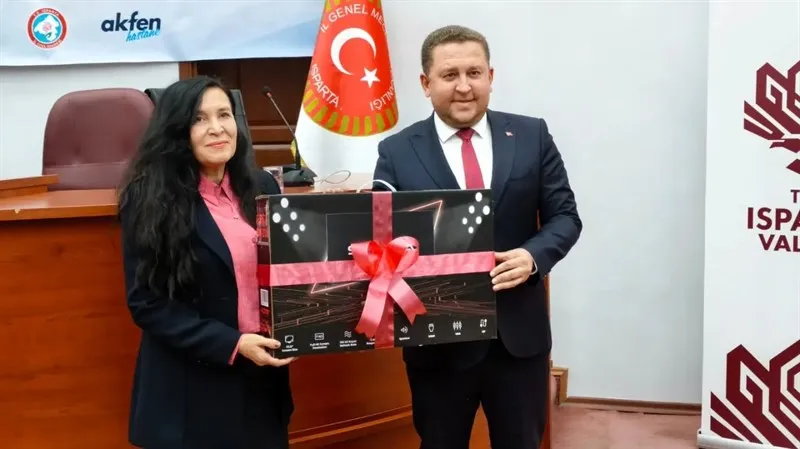 Okullara ve muhtarlara bilgisayar desteği
