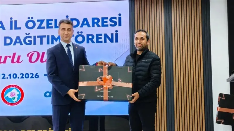 Okullara ve muhtarlara bilgisayar desteği