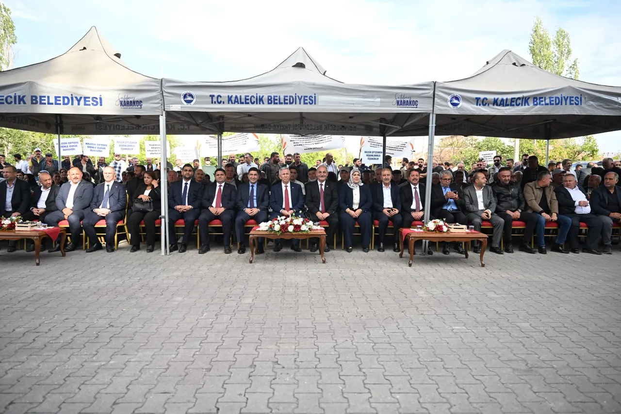 Mansur Yavaş Kalecik’te Sonbahar Şenliği ve toplu açılış törenine katıldı