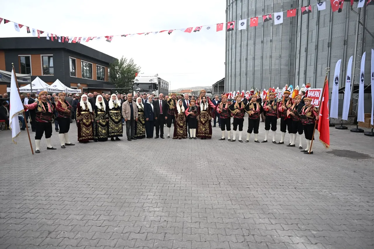 Mansur Yavaş Kalecik’te Sonbahar Şenliği ve toplu açılış törenine katıldı