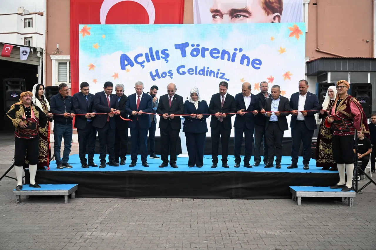 Mansur Yavaş Kalecik’te Sonbahar Şenliği ve toplu açılış törenine katıldı