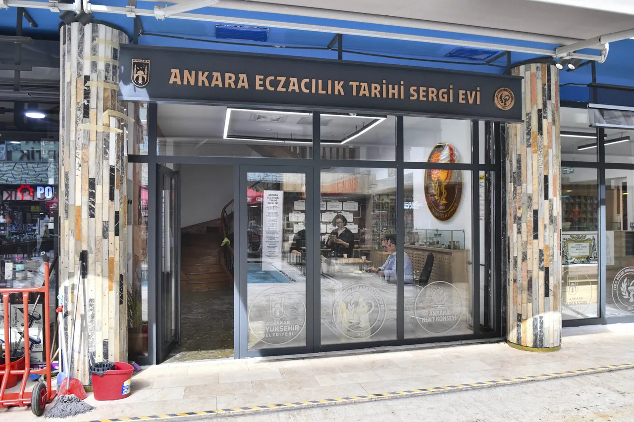 Mansur Yavaş Ankara eczacılık tarihi Sergievi’nin açılışını yaptı