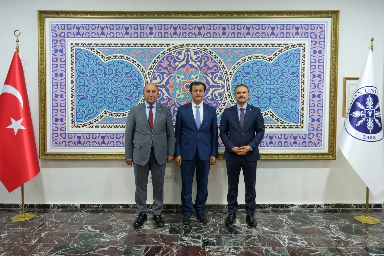 Hanak Kaymakamı Erol ve Belediye Başkanı Kurukaya’dan Ardahan Üniversitesi Rektörüne ziyaret