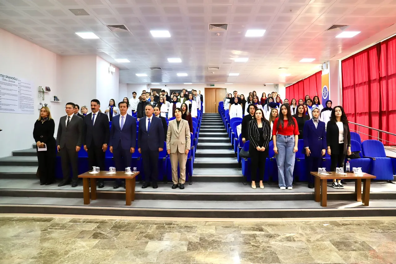 Ardahan Üniversitesinde “Mavi Dokunuşlar” Panelinde Saç ve cilt sağlığı ele alındı