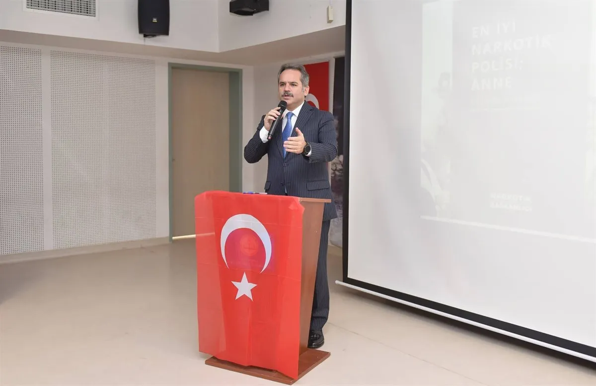 “En İyi Narkotik Polisi: Anne” projesi kapsamında, 2026-2027 Eğitim-Öğretim Yılının ilk eğitimi Nedim İnal İlkokulunda gerçekleştirildi