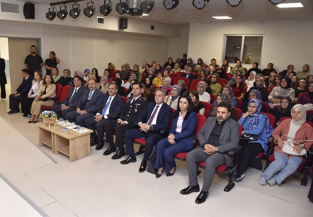 “En İyi Narkotik Polisi: Anne” projesi kapsamında, 2026-2027 Eğitim-Öğretim Yılının ilk eğitimi Nedim İnal İlkokulunda gerçekleştirildi