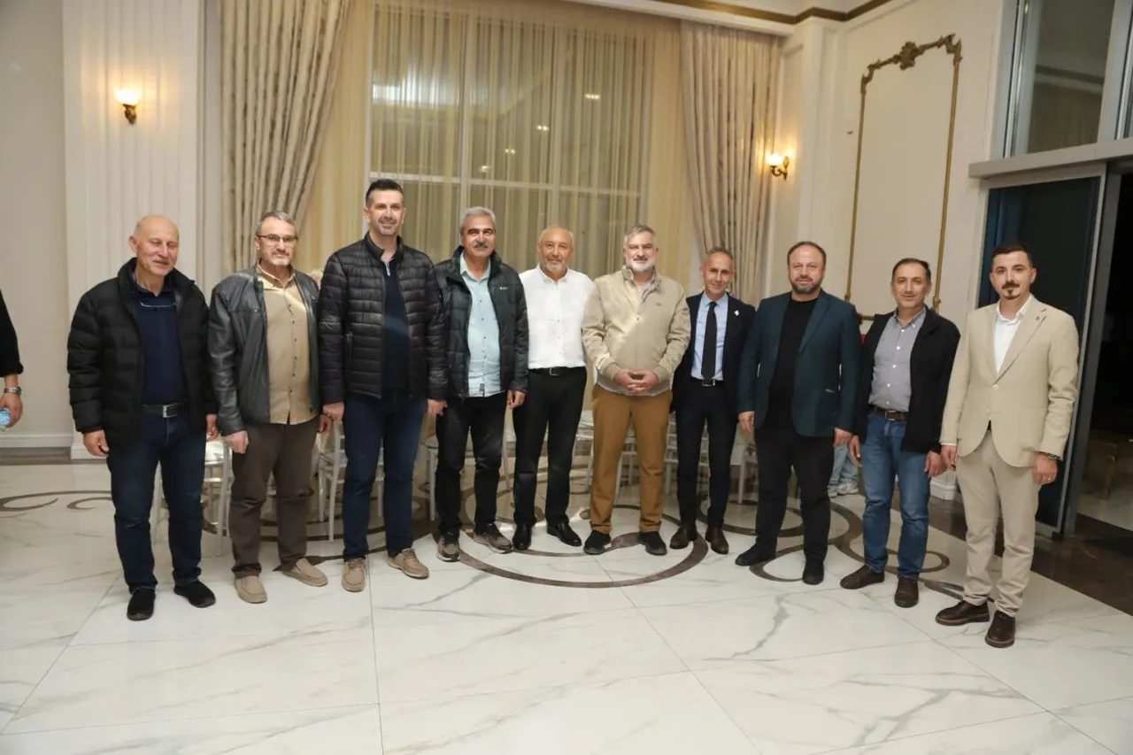 Niksar Belediye Başkanı Semih Tepebaşı, Edanur Yaşar ile Ahat Buğra Yeteroğlu çiftin düğün törenine katılarak mutluluklarına ortak oldu