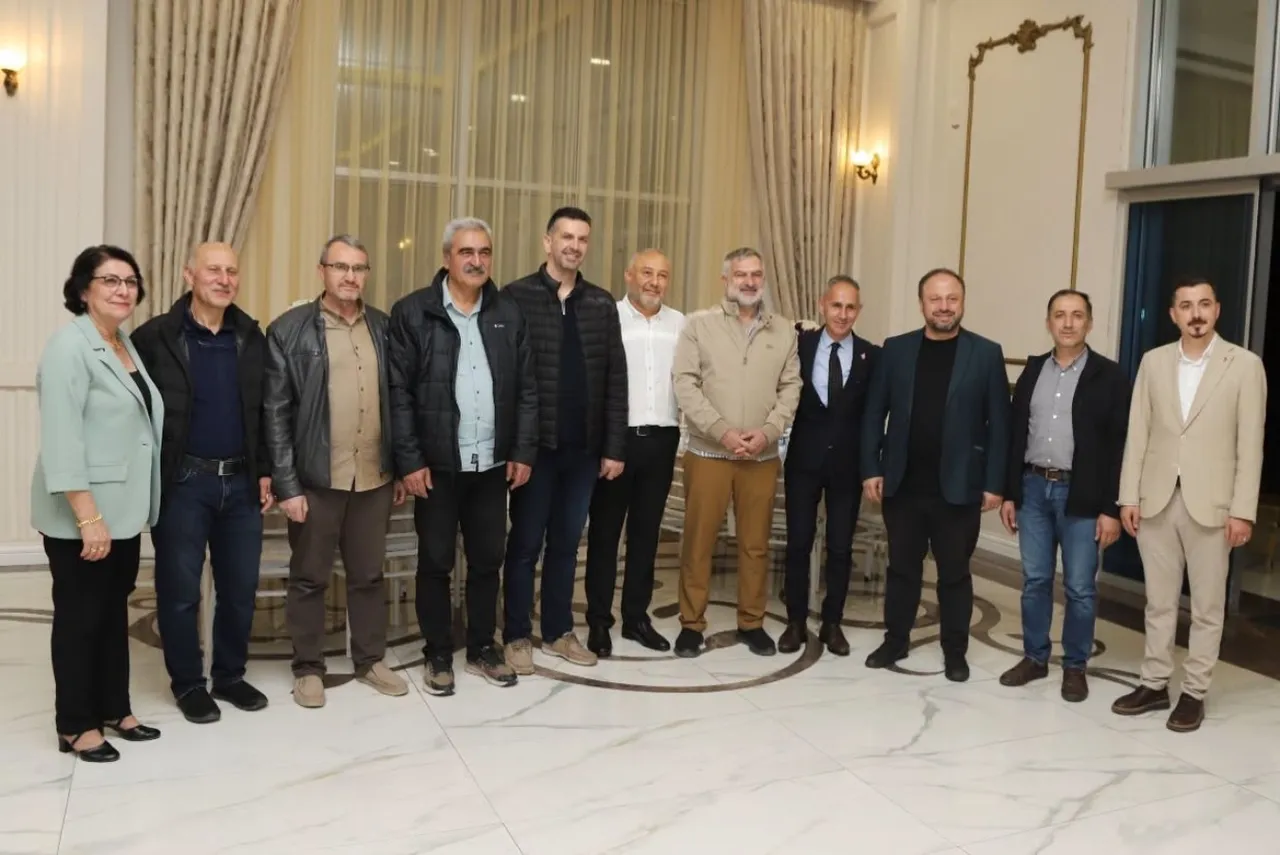 Niksar Belediye Başkanı Semih Tepebaşı, Edanur Yaşar ile Ahat Buğra Yeteroğlu çiftin düğün törenine katılarak mutluluklarına ortak oldu