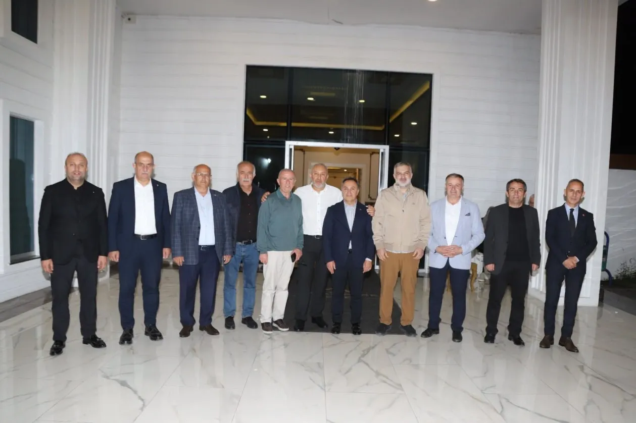 Niksar Belediye Başkanı Semih Tepebaşı, Edanur Yaşar ile Ahat Buğra Yeteroğlu çiftin düğün törenine katılarak mutluluklarına ortak oldu
