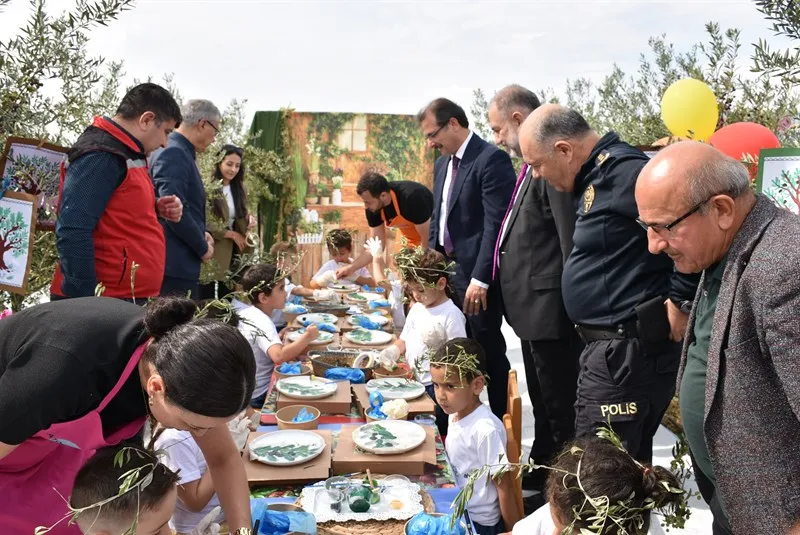 Salihli Kaymakamı Zeytin Hasadı Şenliği’ne katıldı