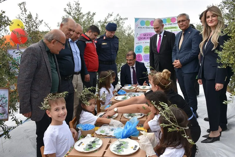 Salihli Kaymakamı Zeytin Hasadı Şenliği’ne katıldı