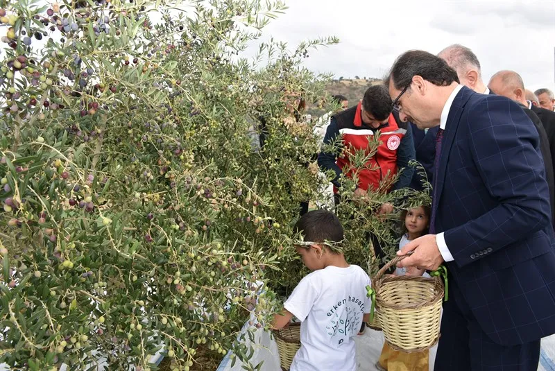 Salihli Kaymakamı Zeytin Hasadı Şenliği’ne katıldı