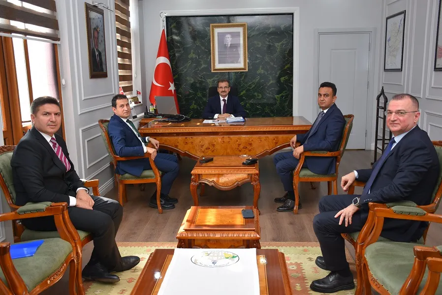 Halk Bankası İzmir Bölge Müdüründen Salihli Kaymakamına ziyaret