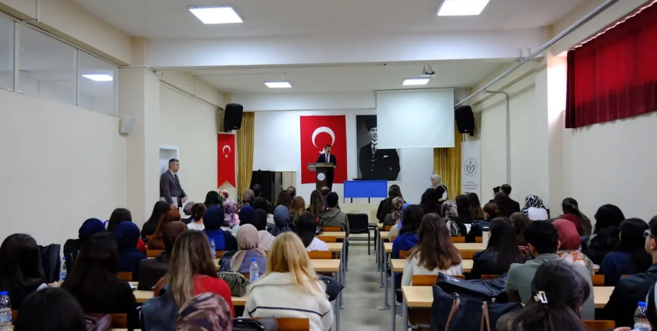 Gediz Sağlık Hizmetleri Myo’da akademik kurul ve değerlendirme toplantısı gerçekleştirildi