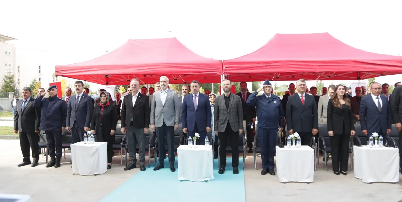 Kütahya Sağlık Bilimleri Üniversitesi Rektörü, Çavdarhisar İlçe Devlet Hastanesi açılışına katıldı