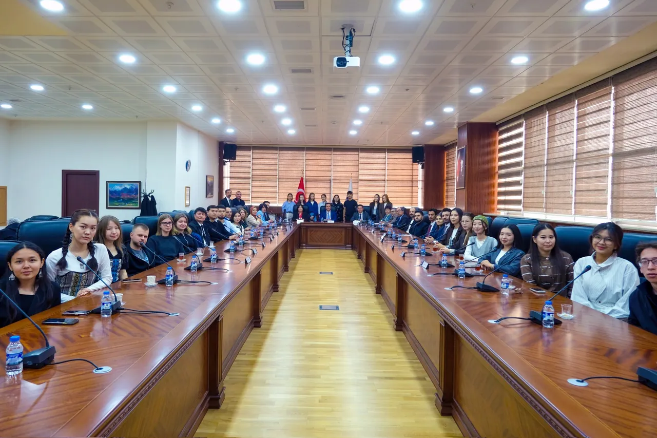 Uluslararası Değişim Öğrencilerinden Ardahan Üniversitesi Rektörüne ziyaret