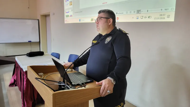 Artvin Çoruh Üniversitesi güvenlik personeline emniyet personelleri tarafından seminer verildi