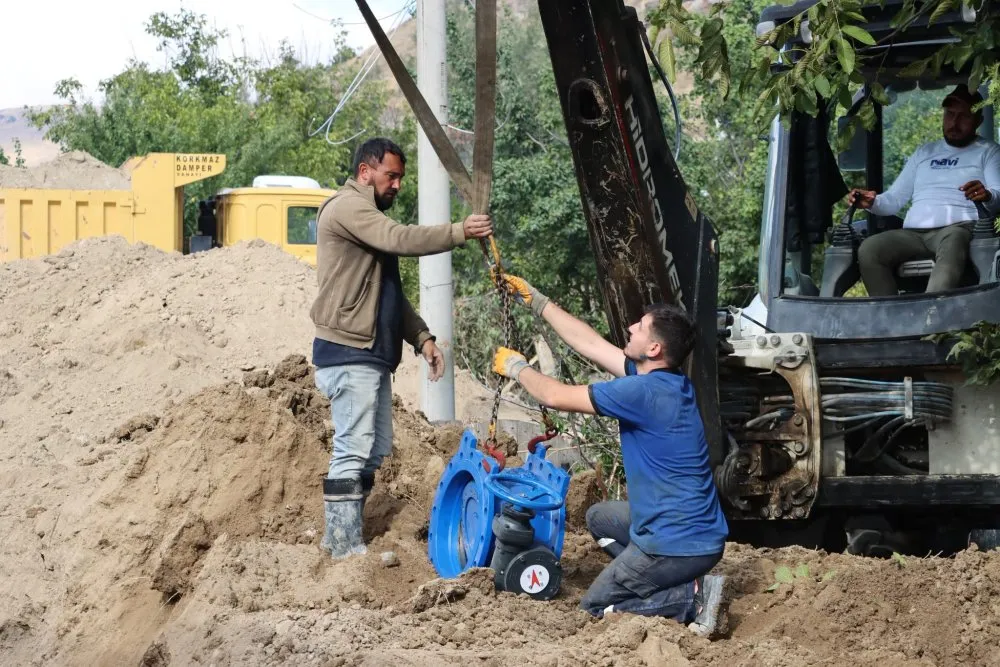 30 Yıllık içme suyu ana hattı yenilendi