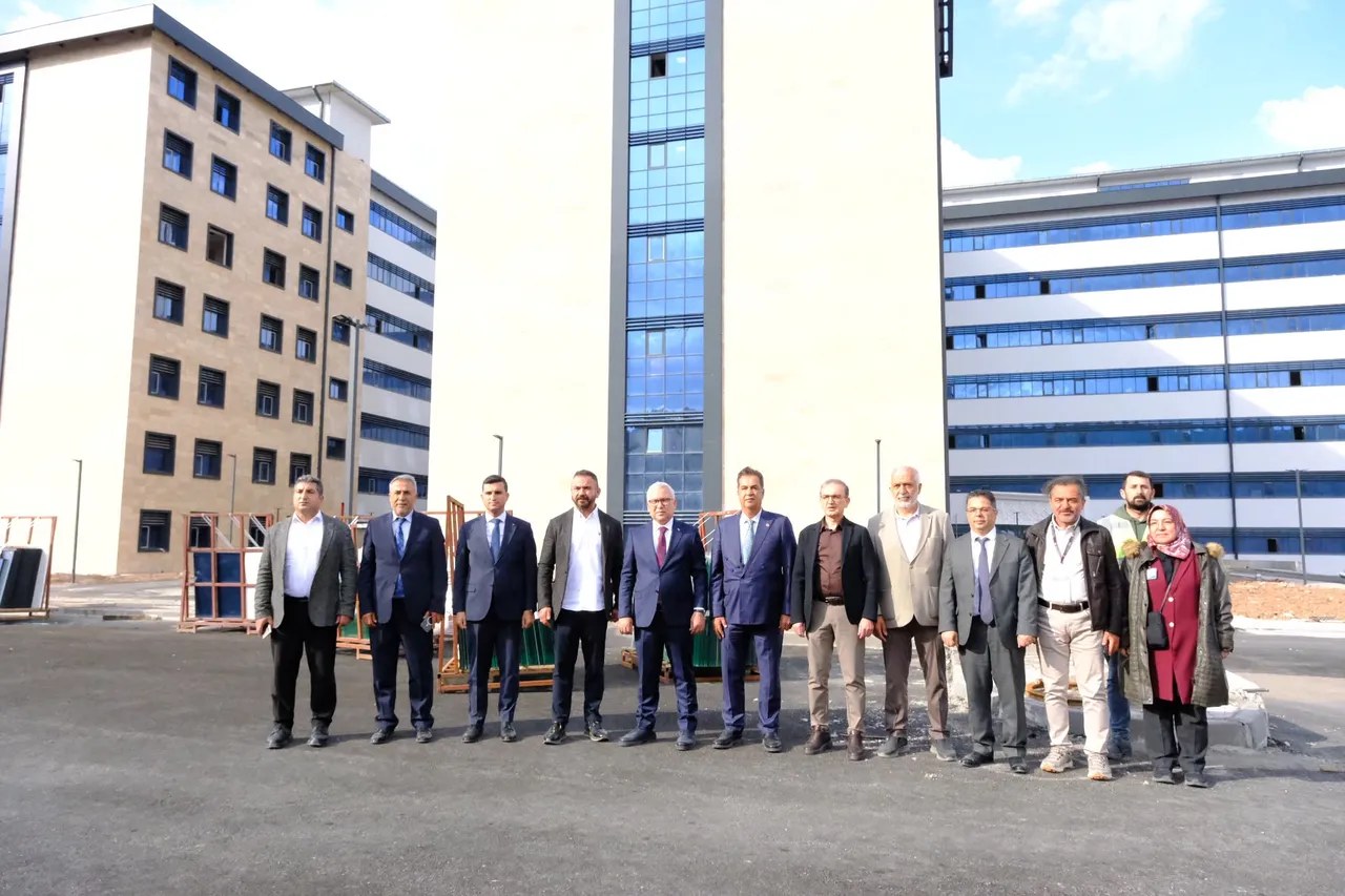 Sivas Valisi Şimşek, Sivas Cumhuriyet Üniversitesini ziyaret etti