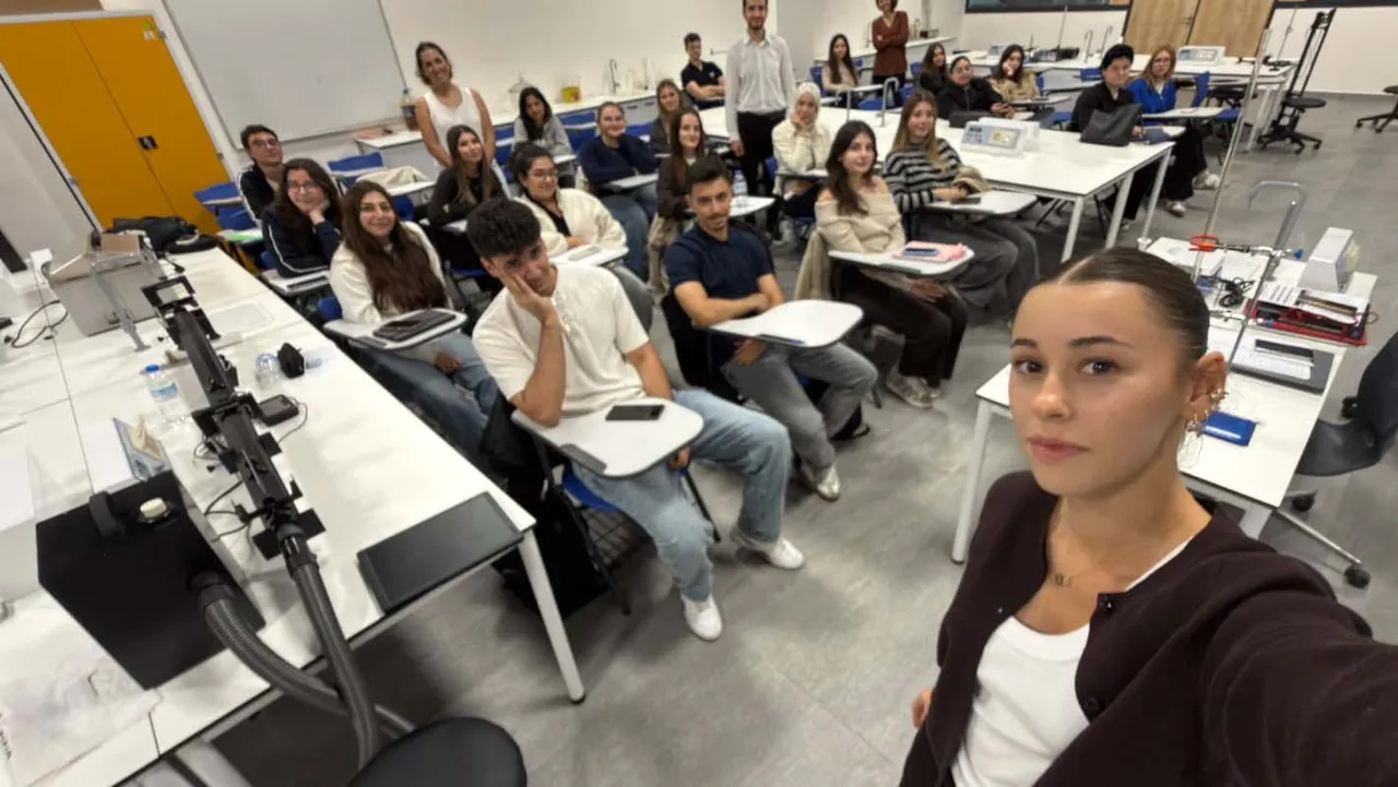 Biyoteknoloji ve genetik bölümü ilk öğrencilerini karşıladı