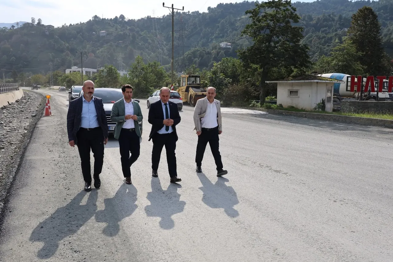 Arhavi Kaymakamı Muhammet Güzel, Kavak Köyü’nü ziyaret ederek vatandaşlarla bir araya geldi