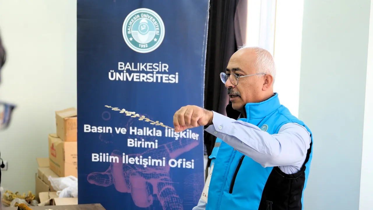 BAÜN Bilim Kafe’de Herbaryumdan Botanik bahçesine bilim yolculuğu