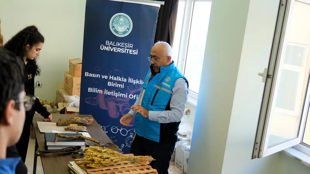 BAÜN Bilim Kafe’de Herbaryumdan Botanik bahçesine bilim yolculuğu