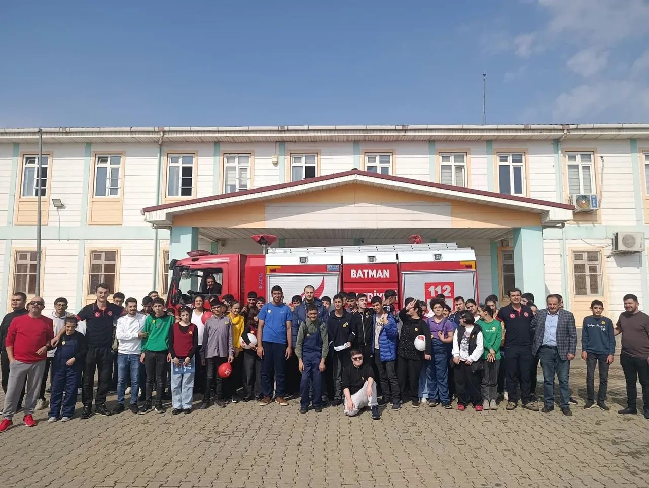 Belediye itfaiyesinden öğrencilere yangın ve deprem eğitimi