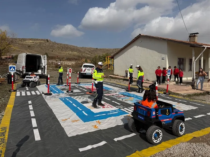 Artova'da öğrencilere trafik eğitimi