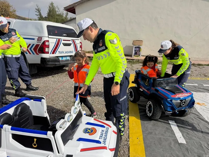 Artova'da öğrencilere trafik eğitimi